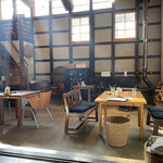 ICOU - 店内・テーブル席