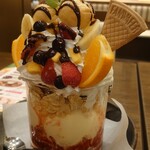 十六雑穀オムライス&ドリア専門店 おむらいす亭 - クイーンパフェ!