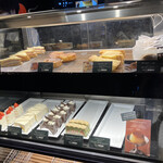 神乃珈琲 新宿東口店 - ケーキの種類が豊富で悩みます