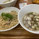 ユナイテッド ヌードル アメノオト - 和え麺と塩つけ汁。