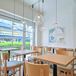 Another Belly - 店内