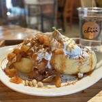 smoothie&sweets chiii - キャラメルアップルシナモンパンケーキ1000円　コスパ良きでした。