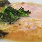 横浜らーめん 本牧家 本店 - ラーメン並(近景)