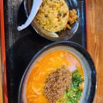 楽 - 担々麺　大　　半チャン