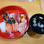 魚源 - 料理写真:令和5年5月
にぎり1人前 900円
にぎり8貫、お吸い物