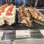 パティスリィ ドゥ・ボン・クーフゥ - 店内のケーキたち