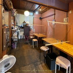 みやら製麺 - 店内の様子 入口から奥に向かう