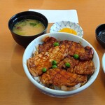 ぱんちょう - 豚丼松９５０円となめこ味噌汁２００円