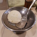 カレー専門店 横浜 - 食後のバニラ(コーヒーも選択可)