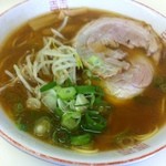 Tomiya - 醤油とんこつ。奥深いスープ。ファンになりました。支那そば中５５０円。