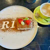 R1 TOKYO Bar&Restaurant - 