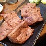 もつ焼 まるい - 厚切り牛レバ