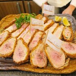 とんかつ三昧 ¥8,230-(税込) 特上へれとんかつ×6ピース あじ豚ロースとんかつ(270g) 黒豚ロースとんかつ(270g) (上ロースとんかつを黒豚に変更) プラス¥1,100-(税込)
