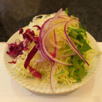 とんかつ マンジェ - プラス ¥570(税込)で定食 (サラダ、ごはん (3杯まで) おかわりOK)