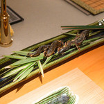 日本料理 幸庵 - 織部の器にのった鮎塩焼き