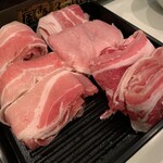 Japanese Restaurant - 豚バラと豚ロース