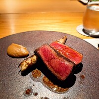 Metis 六本木 - ⚫肉料理「熊本県産プレミアム黒樺牛BMS゛クリミ〝薪焼き  ロワール産ホワイトアスパラガス」
