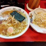 亀楽 - チャーハンとラーメン