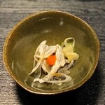 和ダイニング 杉 - 突き出し フグ皮のポン酢 