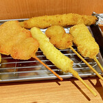 Kushikatsu Tanaka - うずら、豚カツ、チーズ、豚しそ、鶏ももカレー味、アスパラ豚巻き