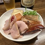 麺や一芯 - ■ビール＋おつまみ¥800