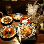 ゆうなんぎい - 所狭しと並ぶお皿