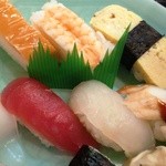 Sushi Hamazushi - 握りに押し寿司が混ざる