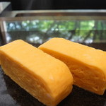 鮨あんりえるるかん - ランチのコース「色」の焼き立ての卵焼（湯気がたってるの、わかるかな？）