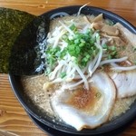 らーめんまる井 - 背脂醤油ラーメン650円