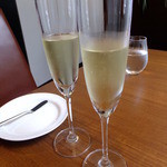 French Hana - スパークリングで乾杯♫美味しい(’13.7月にて)