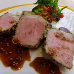 French Hana - メインデッシュ:ハンガリーのマンガリッツァポークの豚肉のロースト(’13.7月にて)