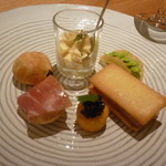 Point - 定番・夜のアミューズ･ブーシュ'13.7ﾌｫｱｸﾞﾗのﾚｰｽﾞﾝｻﾝﾄﾞ