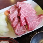 焼肉 千屋牛 - 千屋牛定食の上ロースと上カルビ