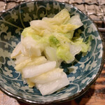 ウミネコ - お通しは白菜漬け最高！