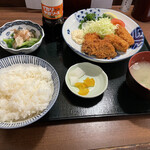 庄や - 本日の一押しランチ〔ミックスフライ定食［ホッケ✖️2.カキ✖️2］〕