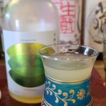 綴る。 - お酒①茶醸酒CHAWARI×LIBROMおりがらみ(福岡)
            仕込み水の代わりにお茶で米と米麹を醸した新しい日本酒
            米品種:福岡県産山田錦、精米歩合:麹米62%、掛米92%
            煎茶:埼玉県狭山産狭山茶