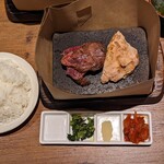 ステーキ食堂 ワンダーステーキ - 牛フィレ＆チキン