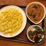 マサラ - ナススペシャルとチキンプラウ
