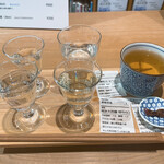 トヤマバー - 【2023年02月】富山の銘酒の飲み比べ（3種）＠700円、出汁＠100円、提供時。