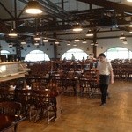 ふじやまビール館　プラッツ - なかなかいい雰囲気の広いダイニング