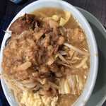 オリバーヌードル - 出てくるラーメンは雰囲気とは真逆の強烈な見た目。でもめちゃくちゃ美味い