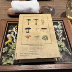 ラチュレ - この本のようなボックスの中に前菜が入ってます