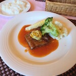 西洋割烹 花月 - 北海道経産牛フィレ肉のグリエカフェドパリ風