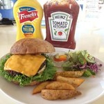 ウリウリカフェ - ウリウリ・ハンバーガー（1100円）