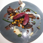 エクアトゥール - ピジョンのロースト、黒胡椒ソース