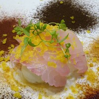 Grand Bleu Gamin - 夕食：新玉ねぎのジュレを包んだ鯛のカルパッチョ 様々な宮古野菜のクレパス