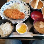 かつ楽 - ロースかつ定食(80g) 1,353円 ♪