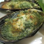 トラットリア ナトゥーラ - (09/8夜)特大ムール貝をアップで