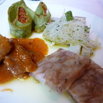 アロマーズ - ボークストロガノフ、チリコンカンのトルティーヤ包み、ポークと白インゲン豆の煮込みのテリーヌ他