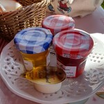 オーベルジュ オーパヴィラージュ - バター、ハチミツ、ブルーベリージャム、苺ジャム